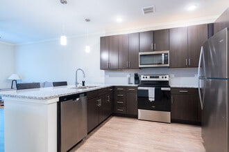 The Reserve at Cool Springs in Elizabethtown, KY - Building Photo - Interior Photo