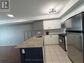 5740 Yonge St in Toronto, ON - Building Photo - Building Photo