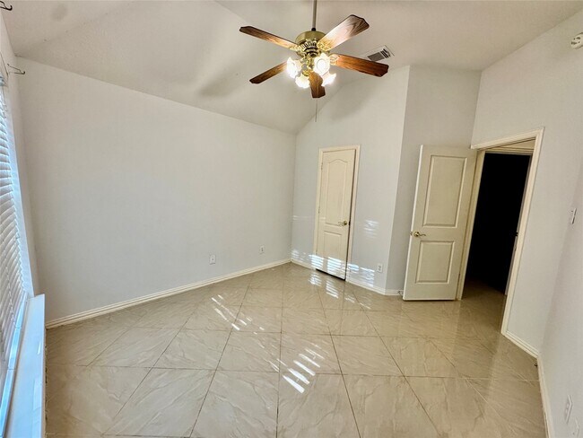 2604 Hidden Creek Dr