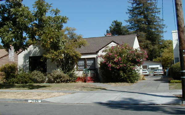 1126 Humboldt St in Santa Rosa, CA - Building Photo - Building Photo