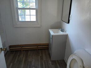 10 Flint St, Unit 2 in Lynn, MA - Building Photo - Building Photo