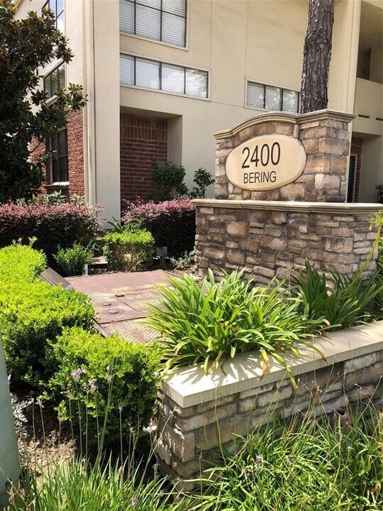 2438 Bering Dr in Houston, TX - Building Photo