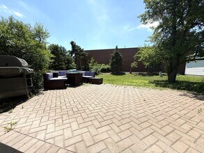 715 Merlin Dr in Schaumburg, IL - Building Photo - Building Photo