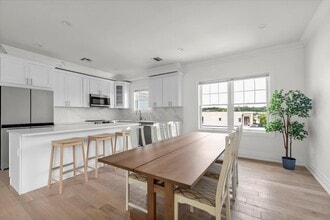 20 Secatoag Ave in Port Washington, NY - Building Photo - Building Photo