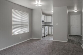 7019 Armar Rd in Marysville, WA - Building Photo - Building Photo