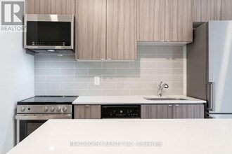 2433 Dufferin St in Toronto, ON - Building Photo - Building Photo