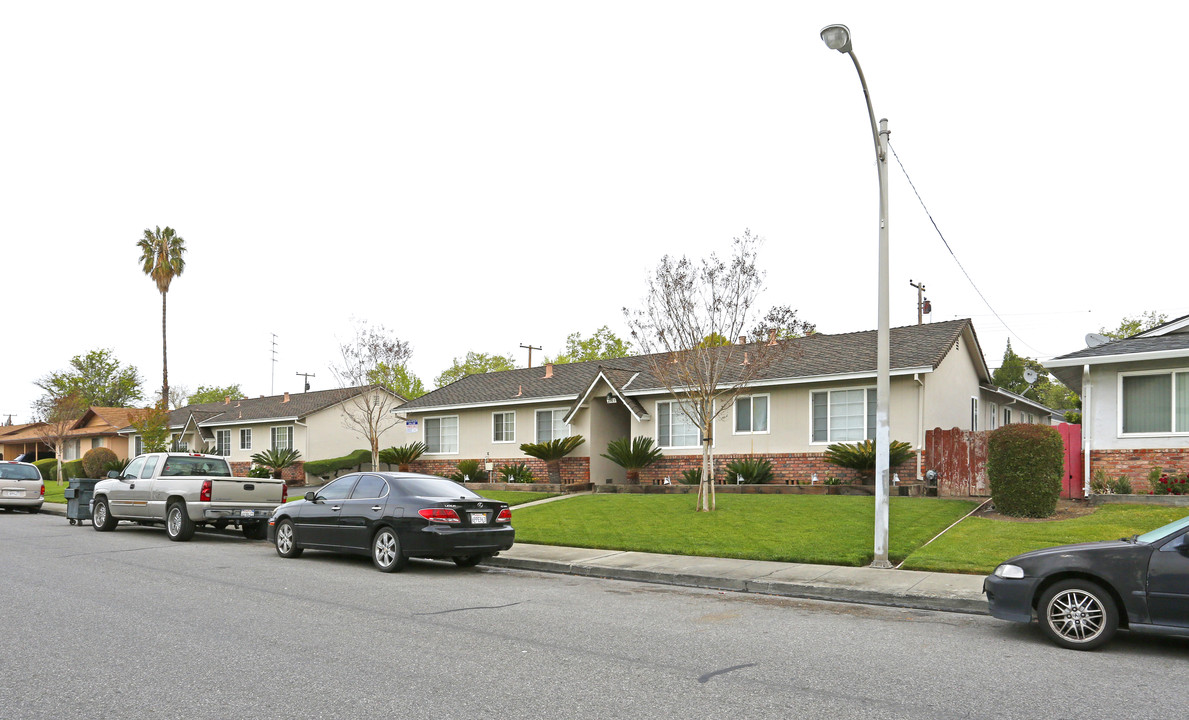 2165-2175 Royal Dr in Santa Clara, CA - Foto de edificio