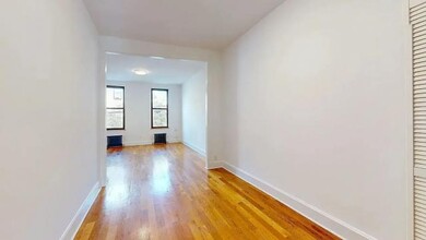 678 Woodward Ave in Queens, NY - Building Photo - Building Photo