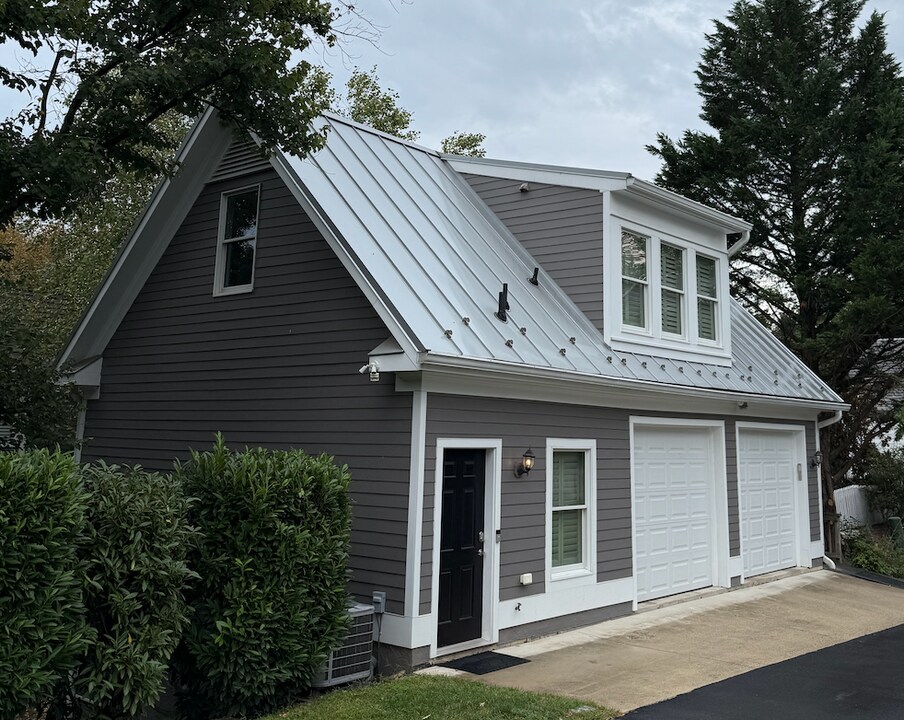 312 Tschiffely Square Rd in Gaithersburg, MD - Building Photo