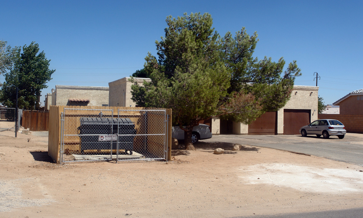 21350 Laguna Rd in Apple Valley, CA - Building Photo