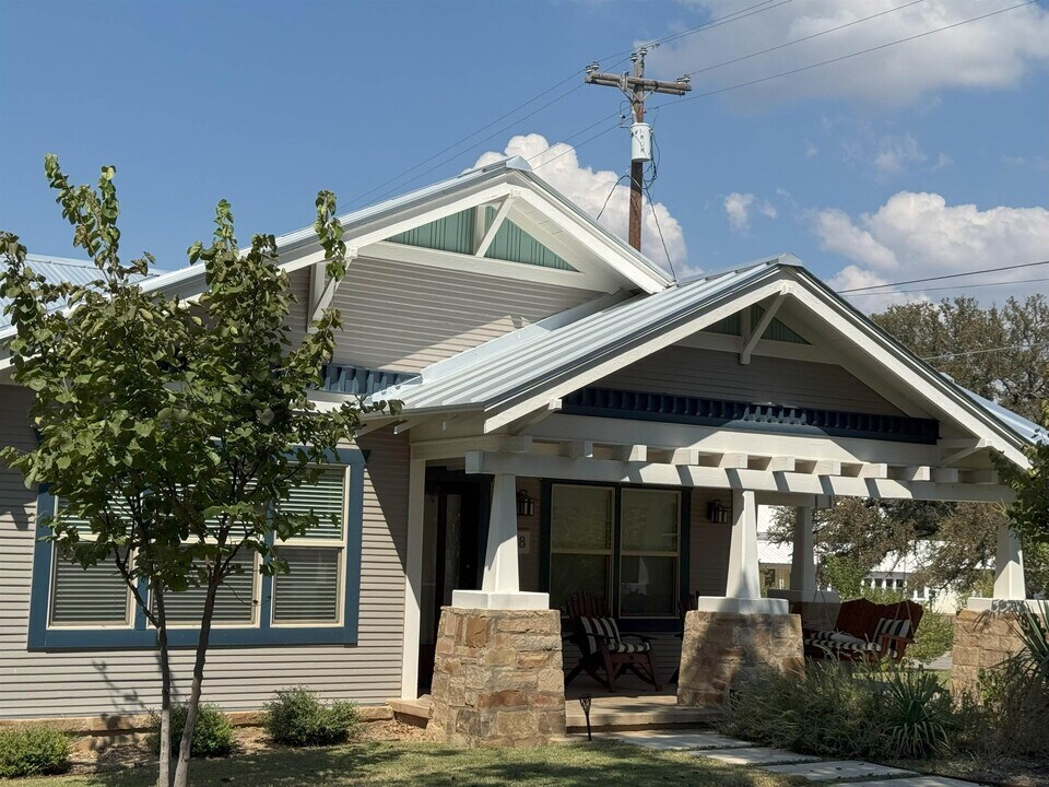 618 Avenue E in Marble Falls, TX - Building Photo