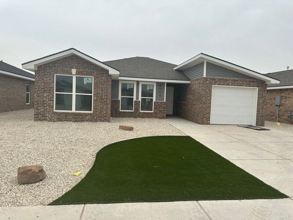 8304 23rd St in Lubbock, TX - Foto de edificio