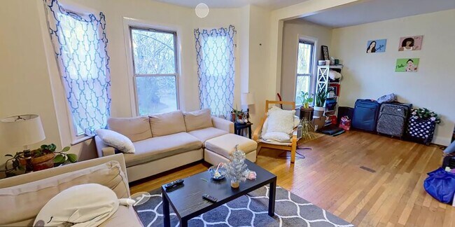 216 Freeman St, Unit 2 in Brookline, MA - Building Photo - Building Photo