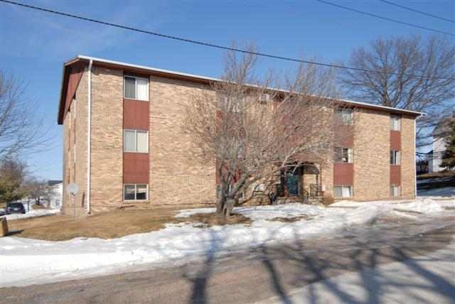 230 High St in Oxford, IA - Building Photo