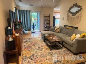 34 Tanglewood Ct in Monmouth Junction, NJ - Building Photo - Building Photo