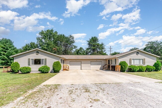 property at 47 E Mustang Ln