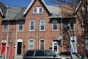 609 Itaska St in Bethlehem, PA - Building Photo
