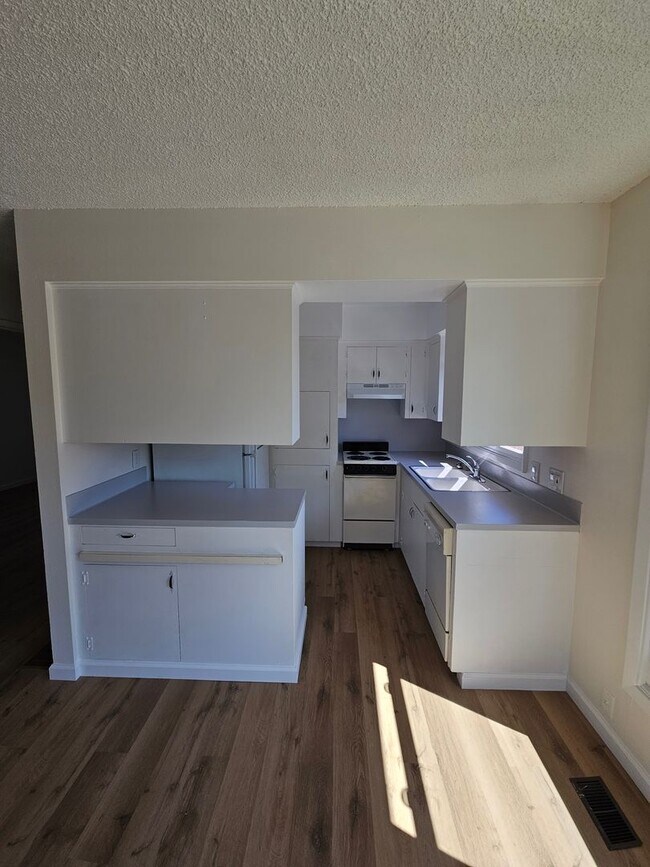 9416 N Buchanan Ave in Portland, OR - Foto de edificio - Building Photo