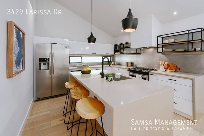 3429 Larissa Dr in Los Angeles, CA - Building Photo - Building Photo