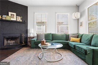 881 Oakhill Ave SW in Atlanta, GA - Building Photo - Building Photo