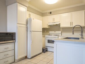 5253 Caspian Springs Dr in Las Vegas, NV - Foto de edificio - Building Photo