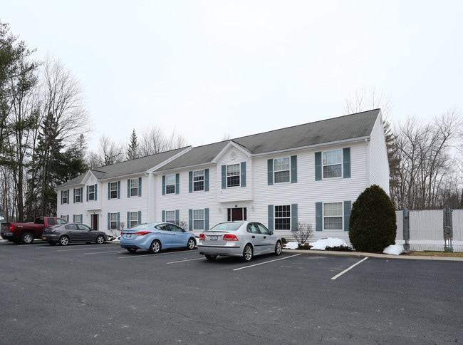 Meadowbrook Park Apartments in Queensbury, NY - Building Photo - Building Photo