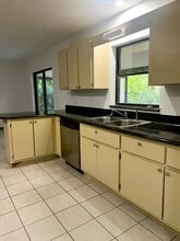 8301 Kenwood Rd in Fort Pierce, FL - Building Photo - Building Photo