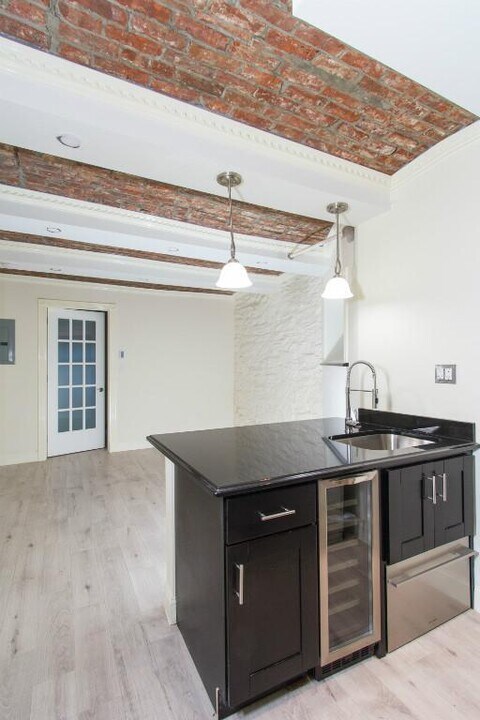 17 W 103rd St, Unit BA in New York, NY - Building Photo