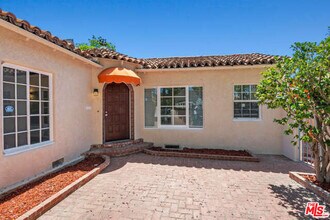 1152 S Point View St in Los Angeles, CA - Foto de edificio - Building Photo