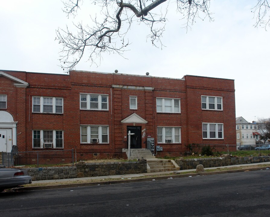1330 Orren St NE in Washington, DC - Foto de edificio