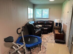 508 E Kirkwood Dr in Aurora, MO - Building Photo - Building Photo