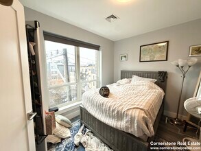 40 B St, Unit 410 in Boston, MA - Foto de edificio - Building Photo