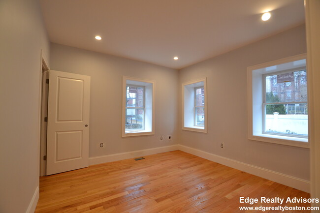 18 Bothwell Rd, Unit 1 in Boston, MA - Building Photo - Building Photo