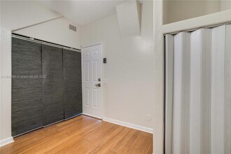 4882 NW 108th Psge in Doral, FL - Building Photo - Building Photo