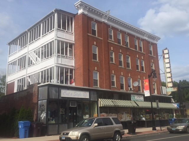 204 Washington St in New Britain, CT - Building Photo