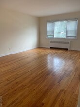 71 Evergreen Ave in Lynbrook, NY - Building Photo - Building Photo