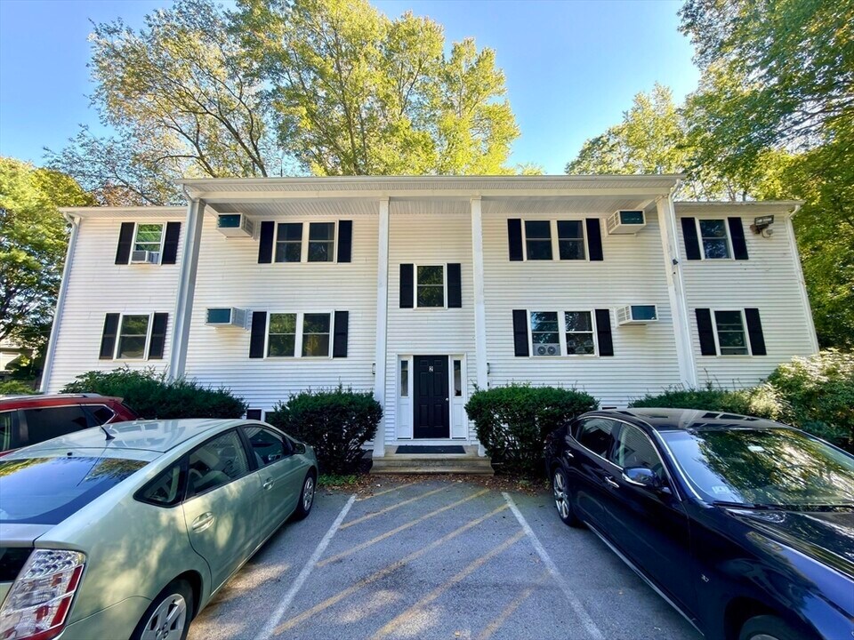 2 Annaberry Ln in Auburn, MA - Building Photo