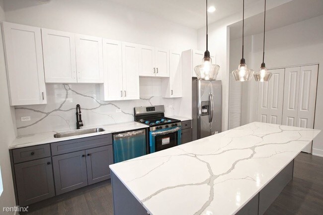 837 N Wolcott Ave-Unit -Apt 1 in Chicago, IL - Building Photo - Building Photo