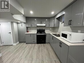 80 Abell Dr in Brampton, ON - Building Photo - Building Photo