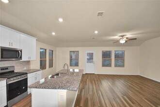 376 Scenic Point Dr, Unit 704 in Princeton, TX - Building Photo - Building Photo