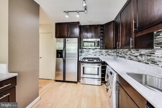 7333 New Hampshire Ave in Takoma Park, MD - Building Photo - Building Photo