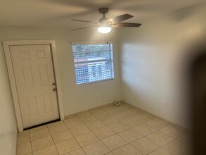 1026 White St, Unit #4 in Key West, FL - Foto de edificio - Building Photo