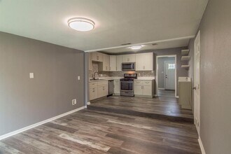 2213 10th St in Galena Park, TX - Foto de edificio - Building Photo