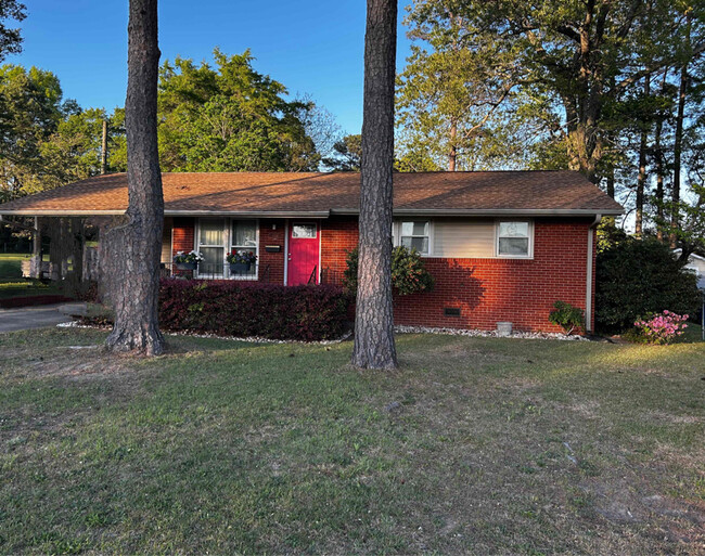 3318 Rogers Dr in Fayetteville, NC - Foto de edificio - Building Photo