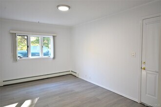 140 Berg Ave in Kings Park, NY - Building Photo - Building Photo