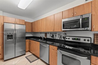 401 69th St in Miami, FL - Building Photo - Building Photo