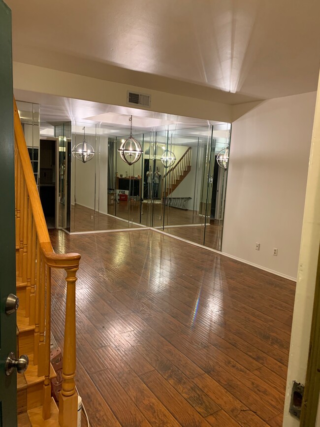 5145 Yarmouth Ave in Encino, CA - Building Photo - Building Photo