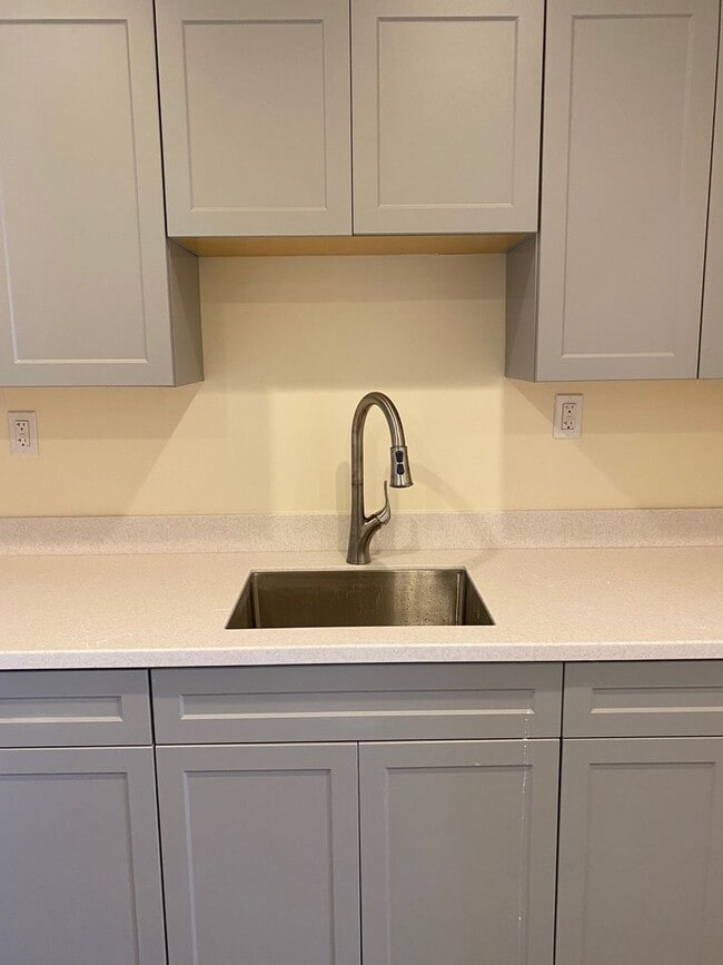 12 S Miller St in Newburgh, NY - Building Photo - Building Photo