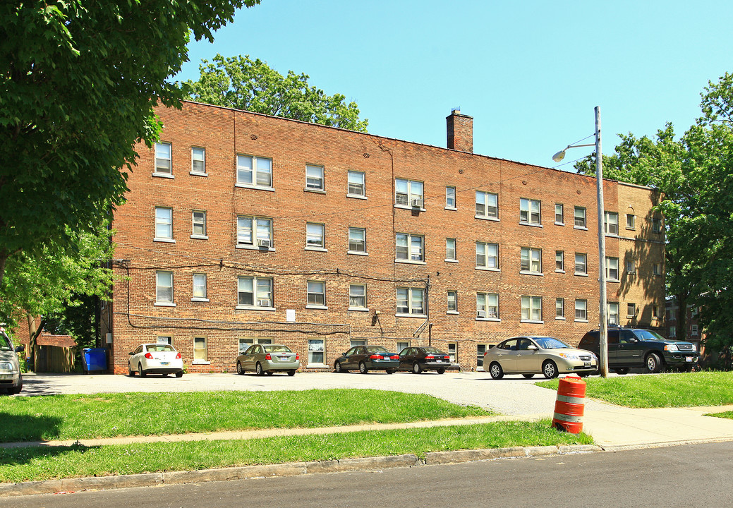 Hayes Hall in Lakewood, OH - Foto de edificio