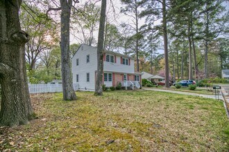102 Queen Mary Ct in Williamsburg, VA - Building Photo - Building Photo